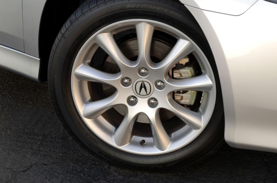 Колеса Acura TSX 2006 года  (фото 25 из 37)
